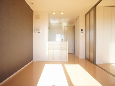 【居間・リビング】 | プライムコートA | 快適に過ごせるエアコンが付いています♪