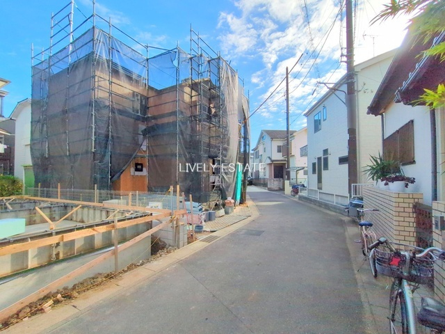 草加市谷塚上町 新築分譲住宅の前面道路含む現地写真