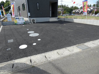 【駐車場】 | 毎日使う場所だから広さが重要な駐車場は横並びに２台駐車可能♪
