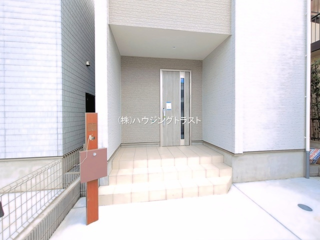 仲介手数料無料　ハートフルタウン所沢市中新井３丁目885番・新築全２棟の玄関