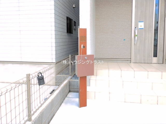 仲介手数料無料　ハートフルタウン所沢市中新井３丁目885番・新築全２棟の玄関