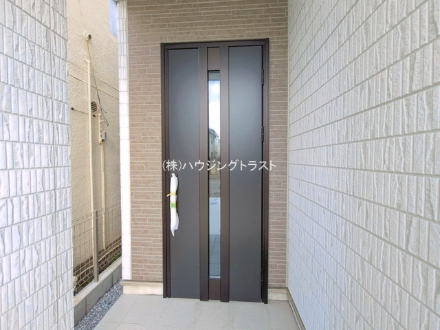 仲介手数料無料　ハートフルタウン所沢市中新井３丁目885番・新築全２棟の玄関