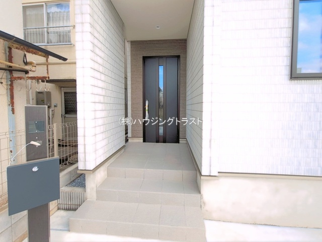 仲介手数料無料　ハートフルタウン所沢市中新井３丁目885番・新築全２棟の玄関