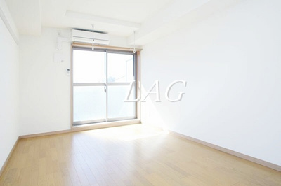 【居間・リビング】 | レオ四拾六番館 | 洋室のお部屋です。