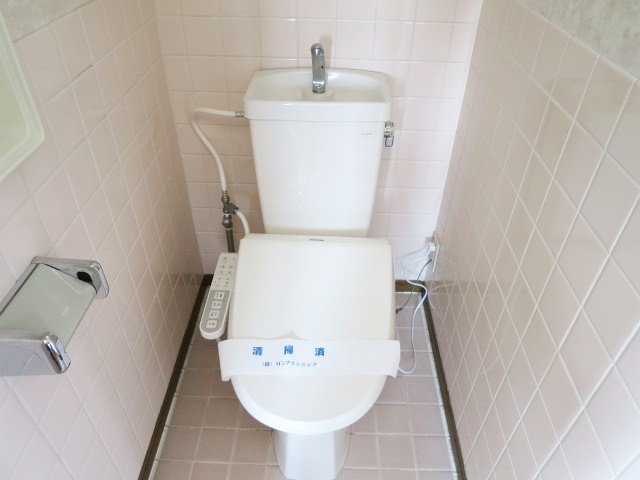 エスポアールのトイレ|温水洗浄便座付きトイレです。