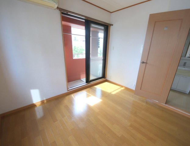 神田ビルの居間・リビング