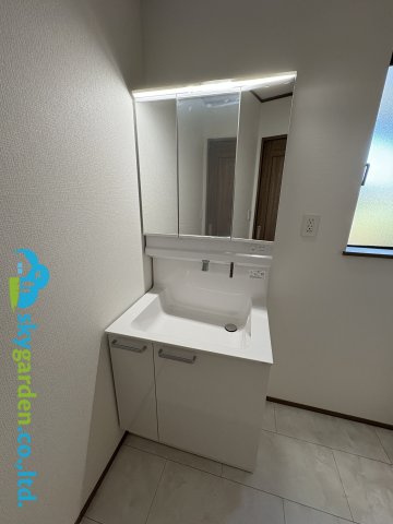 藤沢市鵠沼海岸6丁目　新築戸建　全2棟A号棟の独立洗面台|朝の身支度には欠かせない独立洗面化粧台