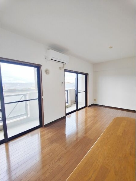 エストワンの居間・リビング