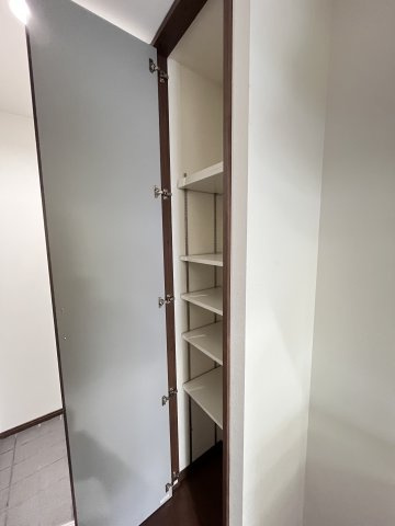 大阪市都島区内代町１丁目の賃貸マンションの玄関