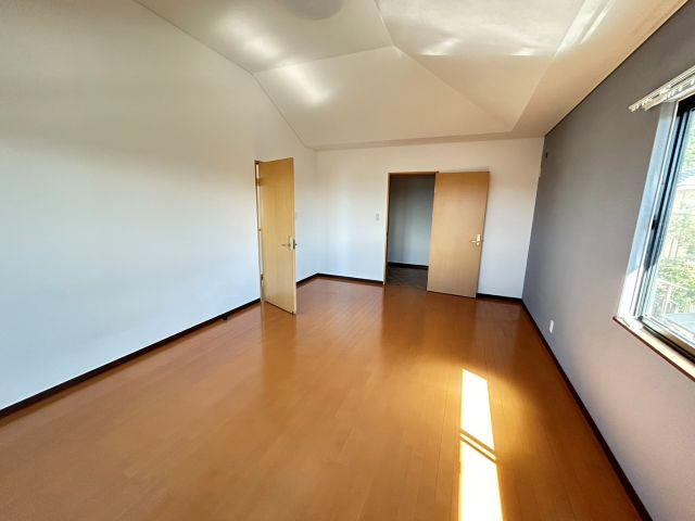 春野町南ヶ丘　中古戸建の洋室|2F　12.0帖