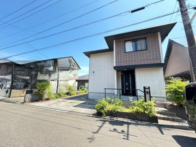 春野町南ヶ丘　中古戸建の前面道路含む現地写真