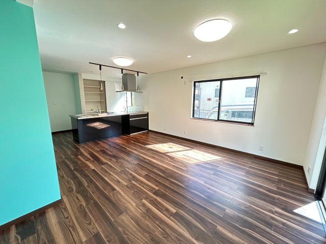 春野町南ヶ丘　中古戸建の居間・リビング|LDK　21.5帖