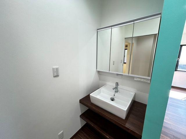 春野町南ヶ丘　中古戸建の独立洗面台