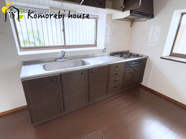 北本市中丸　中古一戸建てのキッチン|窓があるキッチンです