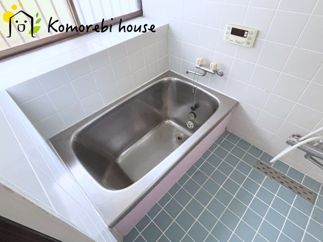 北本市中丸　中古一戸建ての浴室|追い焚き機能付き風呂です