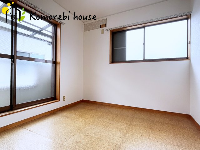 北本市中丸　中古一戸建ての洋室|光が差し込む洋室です