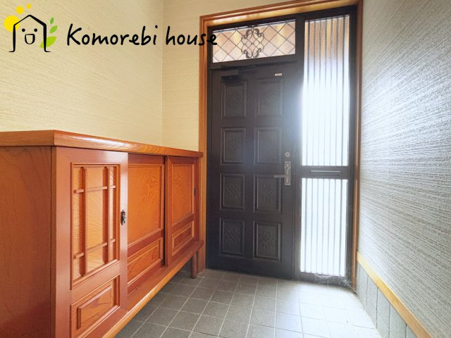 北本市中丸　中古一戸建ての玄関|室内からから見た玄関です