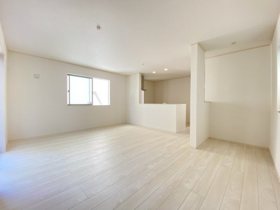 【居間・リビング】 | 那覇市具志（全7棟）F号棟 | F号棟　LDK17.75帖♪フリーコーナー＆リビング収納付き♪