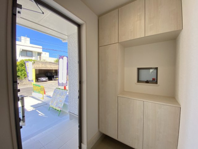 【玄関】 | 那覇市具志（全7棟）F号棟 | F号棟　十分な収納付き玄関♪