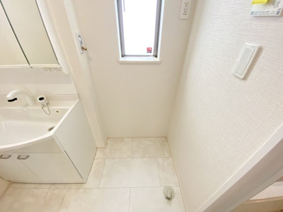 【ランドリースペース】 | 那覇市具志（全7棟）F号棟 | F号棟　洗濯機置き場♪