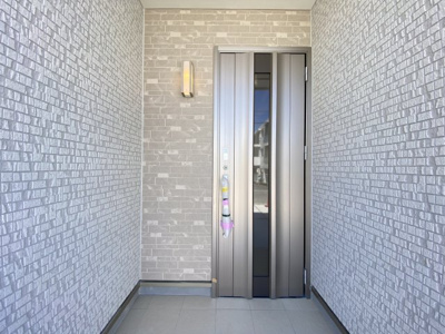 【玄関】 | 那覇市具志（全7棟）F号棟 | F号棟　スマートキー付き♪