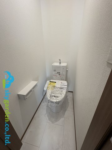 藤沢市鵠沼海岸6丁目　新築戸建　全2棟B号棟のトイレ|2階のトイレ