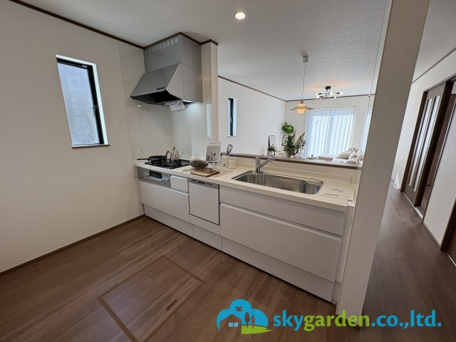 藤沢市鵠沼海岸6丁目　新築戸建　全2棟B号棟のキッチン|機能的なシステムキッチン