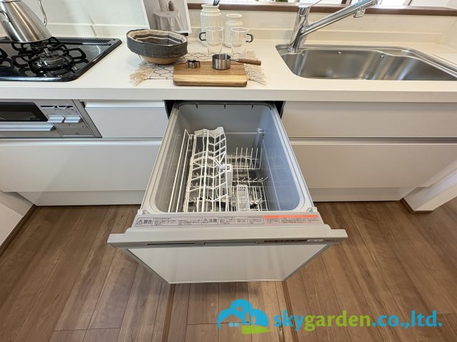 藤沢市鵠沼海岸6丁目　新築戸建　全2棟B号棟のキッチン|ビルトイン食洗機付きシステムキッチン