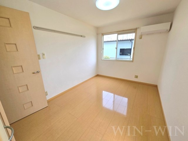 ヴィラージュルピナ A棟の洋室|イメージ（同建物内・同間取りの写真）