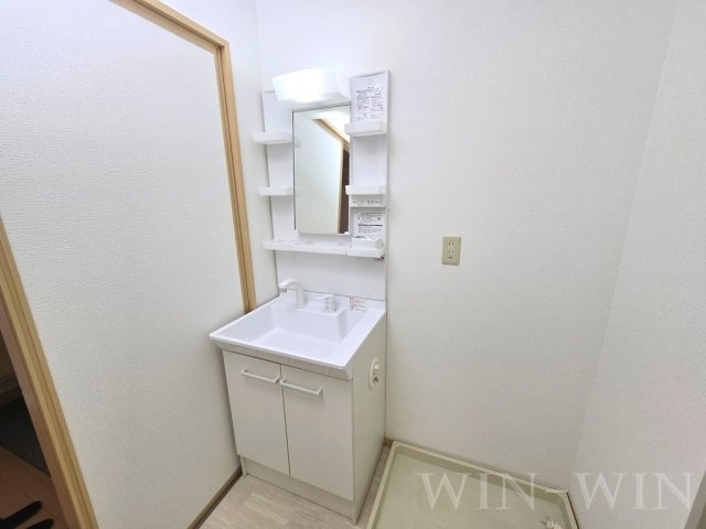ヴィラージュルピナ A棟の独立洗面台|イメージ（同建物内・同間取りの写真）