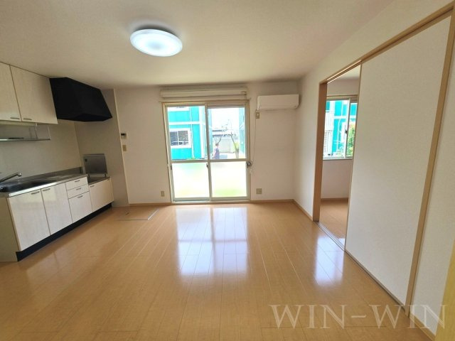 ヴィラージュルピナ A棟の居間・リビング|イメージ（同建物内・同間取りの写真）