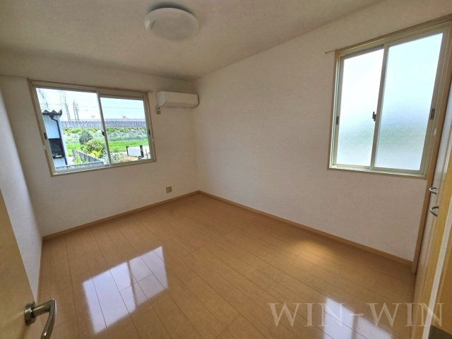 ヴィラージュルピナ A棟の寝室|イメージ（同建物内・同間取りの写真）