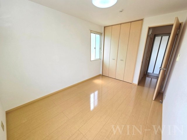 ヴィラージュルピナ A棟の寝室|イメージ（同建物内・同間取りの写真）