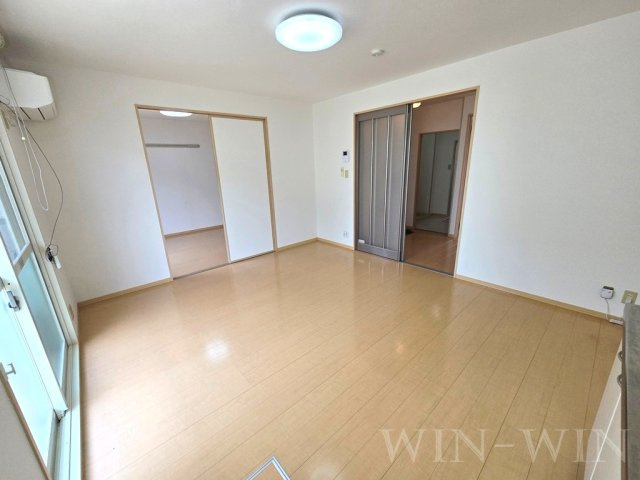 ヴィラージュルピナ A棟の居間・リビング|イメージ（同建物内・同間取りの写真）