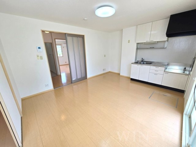 ヴィラージュルピナ A棟の居間・リビング|イメージ（同建物内・同間取りの写真）