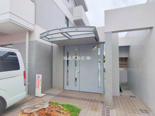 コスモ南阿佐ヶ谷ヒルハウスのエントランス