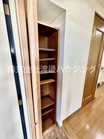 レクシア江坂の収納|天井高シューズBOX