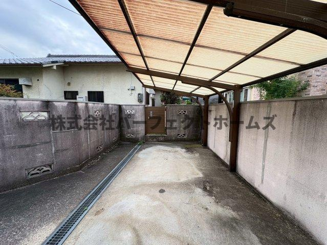 津田元町1丁目平屋　賃貸の駐車場|駐車場に車を止められます