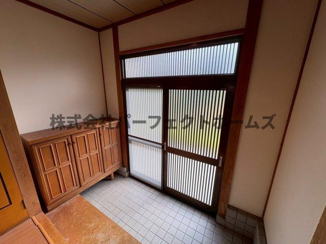 津田元町1丁目平屋　賃貸の玄関|明るい玄関です