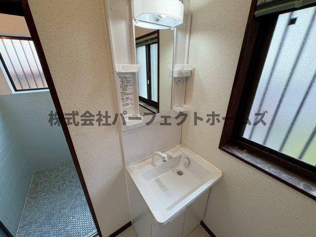 津田元町1丁目平屋　賃貸の独立洗面台|朝の身支度には欠かせない独立洗面化粧台