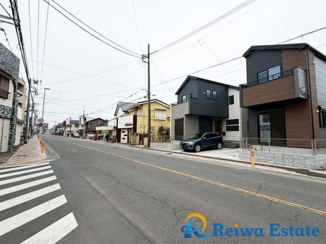 新築戸建　茅ヶ崎市若松町の前面道路含む現地写真