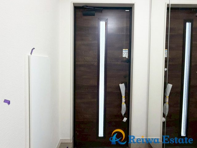 新築戸建　茅ヶ崎市若松町の玄関