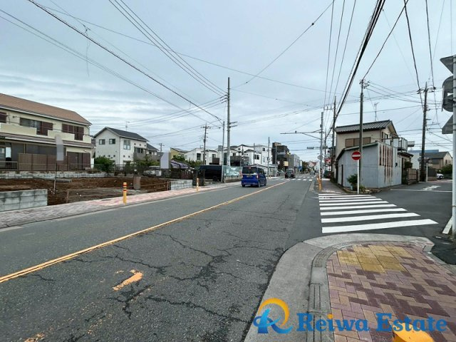 新築戸建　茅ヶ崎市若松町の前面道路含む現地写真
