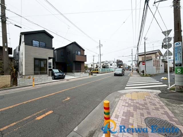 新築戸建　茅ヶ崎市若松町の前面道路含む現地写真|ゆとりある前面道路×全居室2面採光で開放感を演出してくれます！