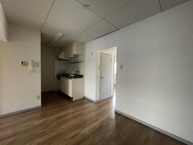 春日グリーンハイツの居間・リビング