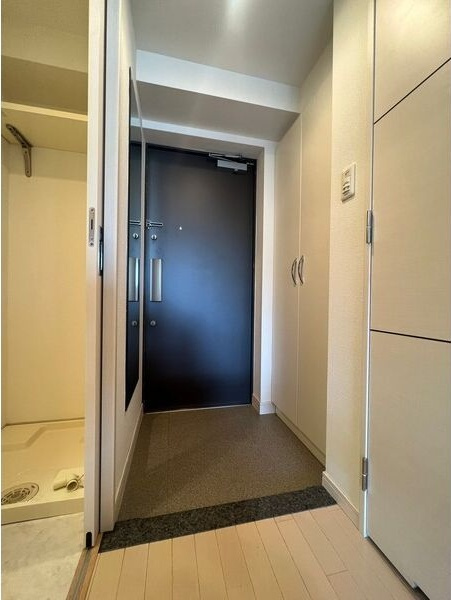 プレサンス千種駅前ネオステージの玄関