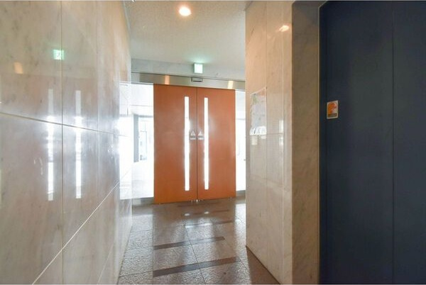 レジデンス名古屋千代田のエントランス