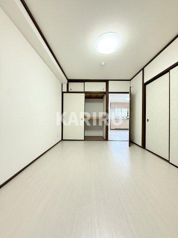 シャンボール今里Ⅱ番館の居間・リビング