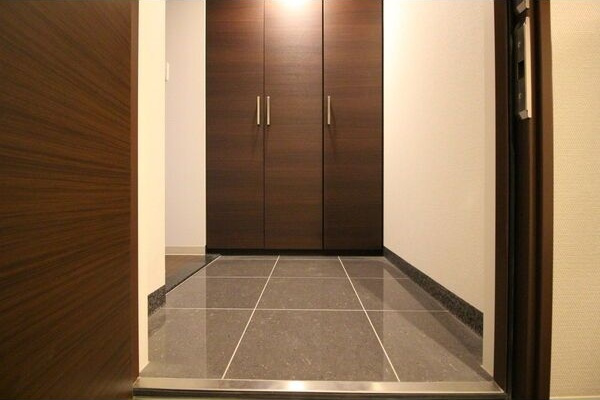 プレミアムコート葵の玄関