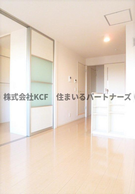 【居間・リビング】 | コンフォール津福 | ゆったりとしたリビングです